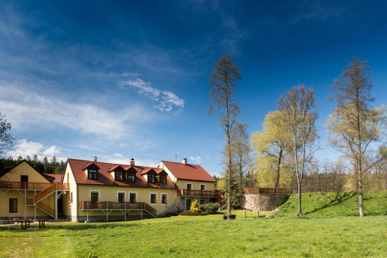 Mlyn Kamenice Klucenice Exterior foto
